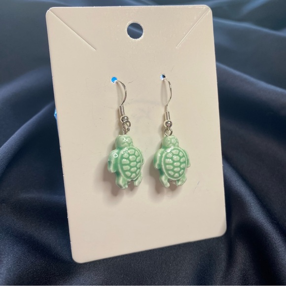 Blue Willow Boutique Earrings - Picture 1 of 4